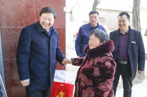 河南礦山開展“春節(jié)慰問、精準(zhǔn)扶貧”活動(dòng)